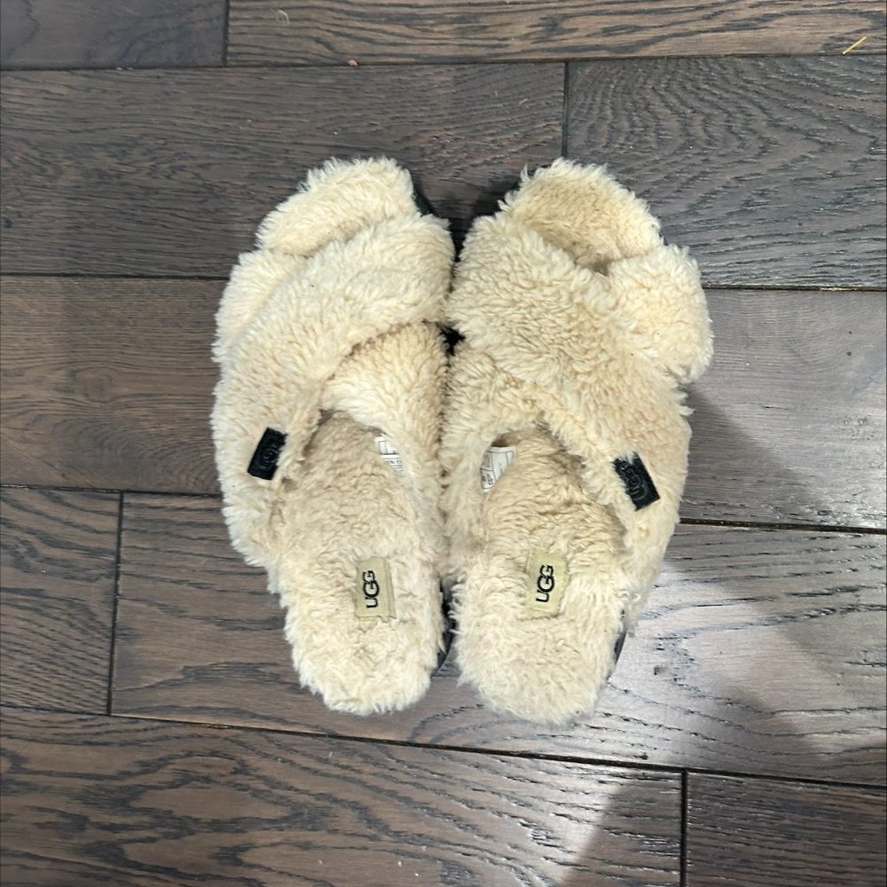 UGG Cross Slide